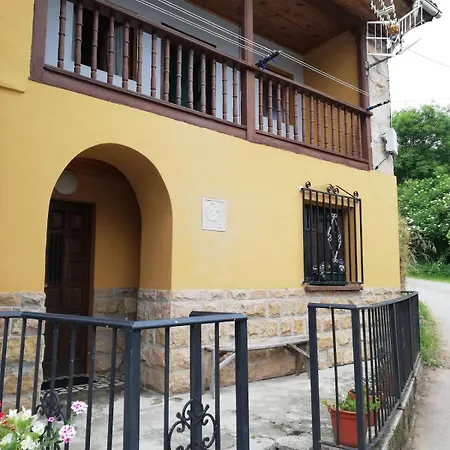 A In A Quiet Setting Holiday home Llenin